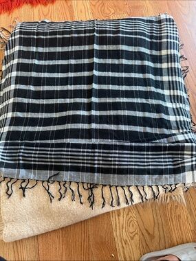 Express Black and white scarf with silver tinsel sqaure shaped